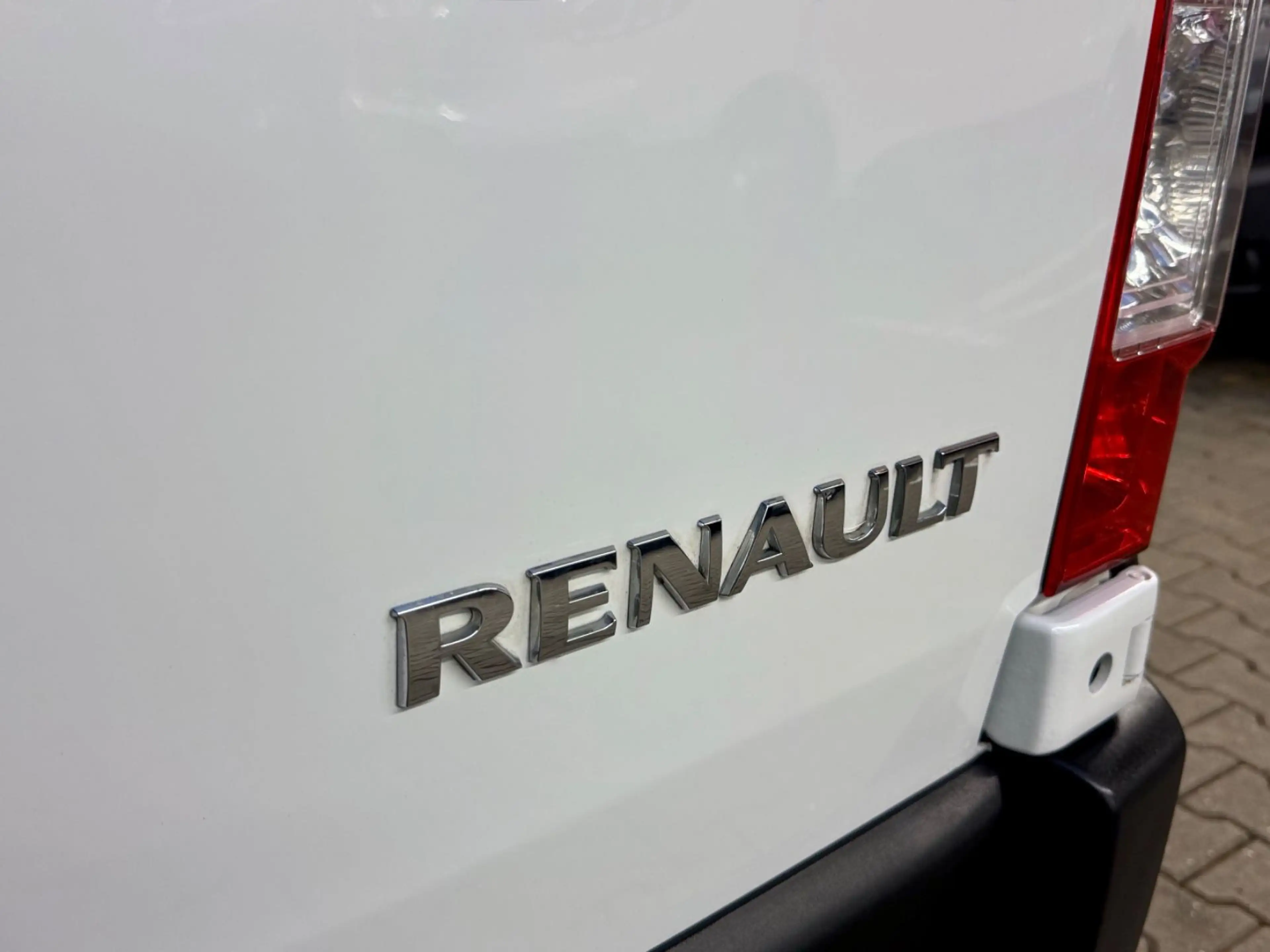 Renault Master 2.3 dCi L3H2 3,5t KLIMA 3SITZE BLUETOOTH — photo 14