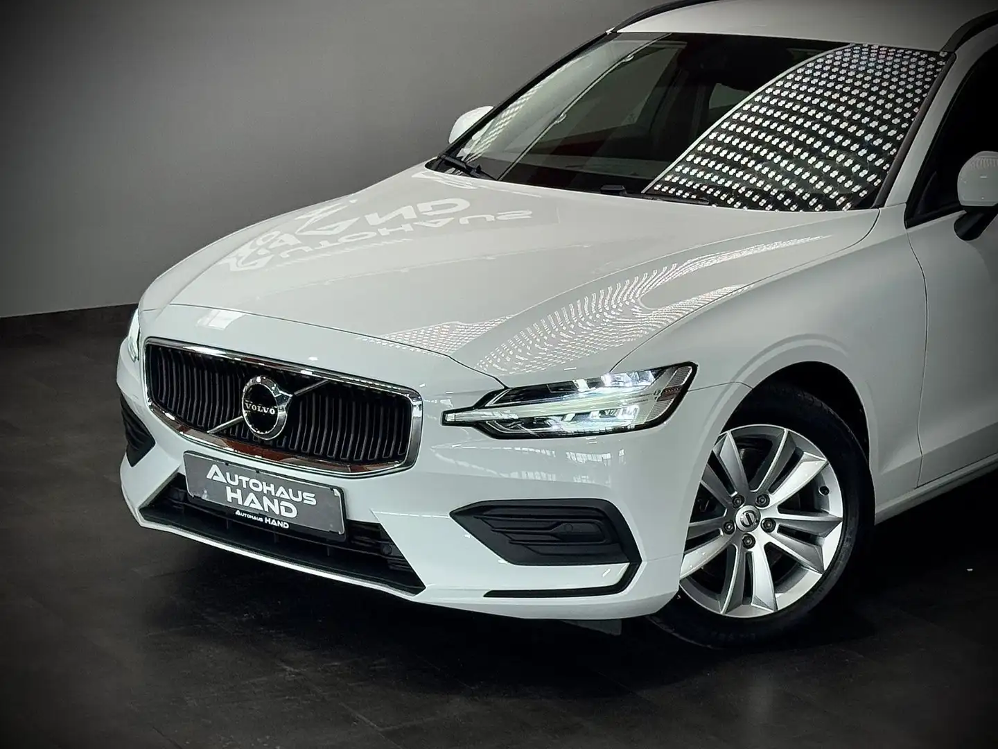 Volvo V60 B3*MOMENTUM CORE*PDC h.*WLAN*NAVI*1.Hd Blanc - 2