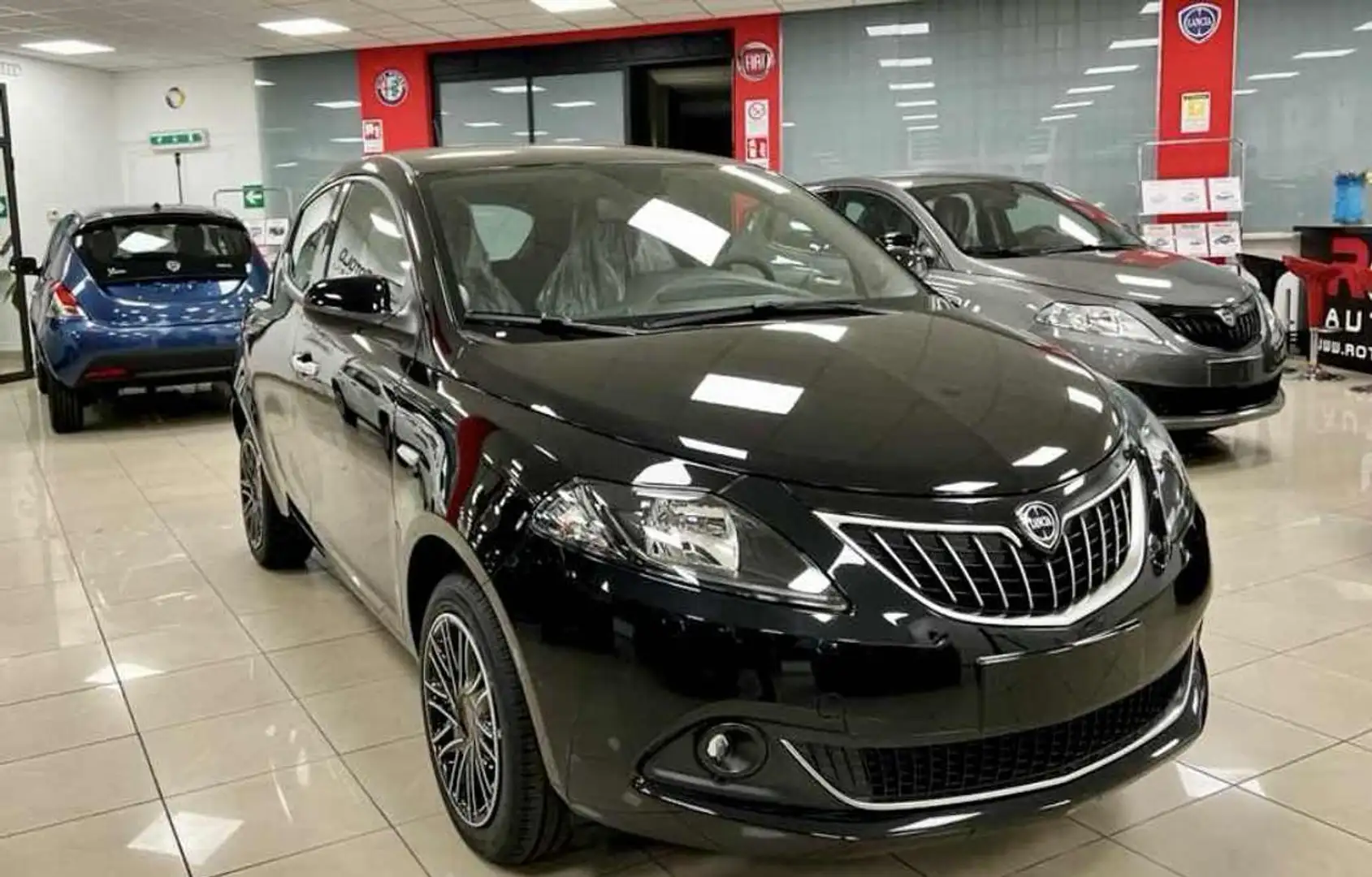 Lancia Ypsilon SILVER PLUS SENZA FINANZIAMENTI !!! Zwart - 1