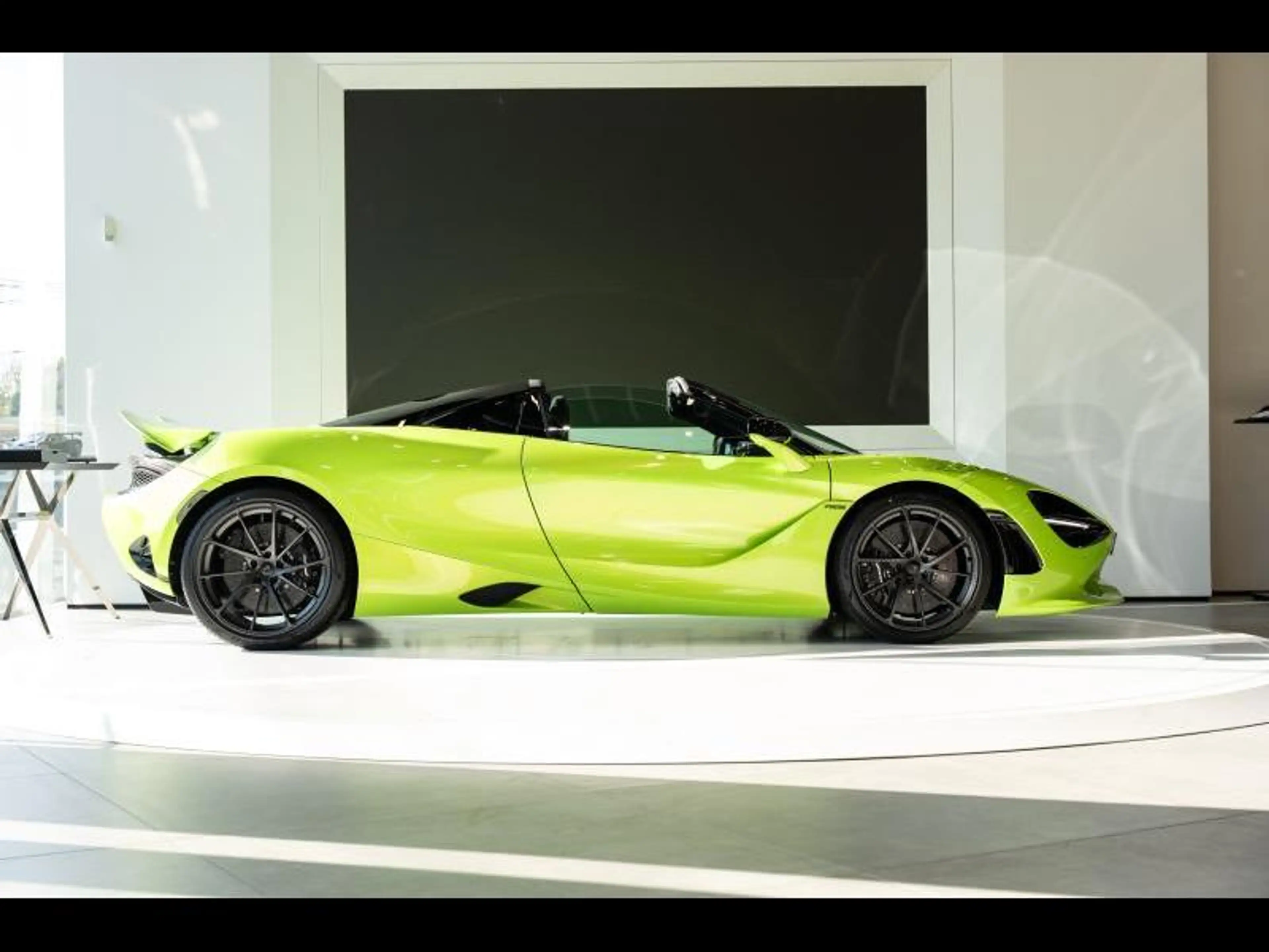 McLaren 750S Spider McLaren 750S Spider MSO Napier Green — photo 6