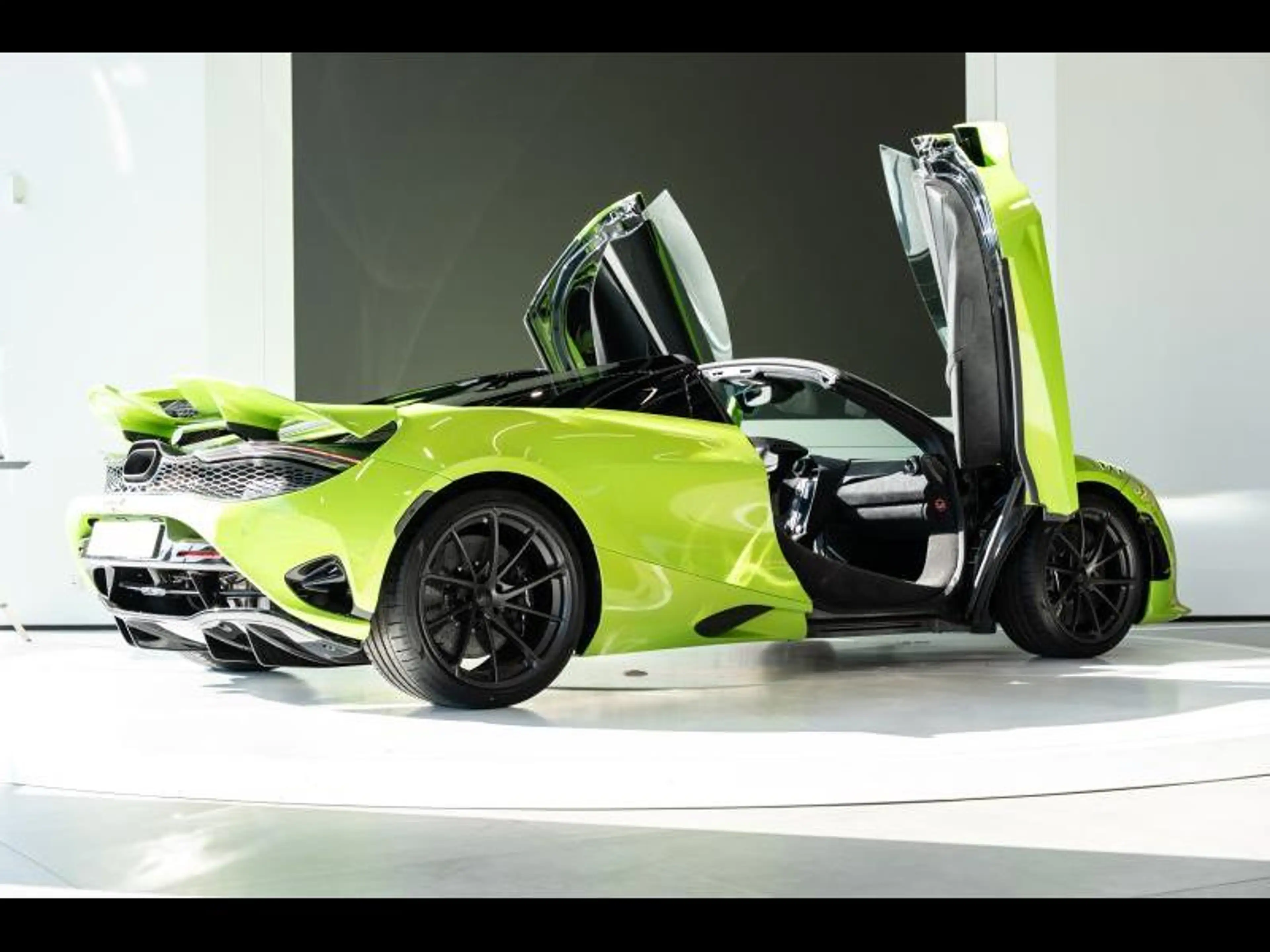 McLaren 750S Spider McLaren 750S Spider MSO Napier Green — photo 8