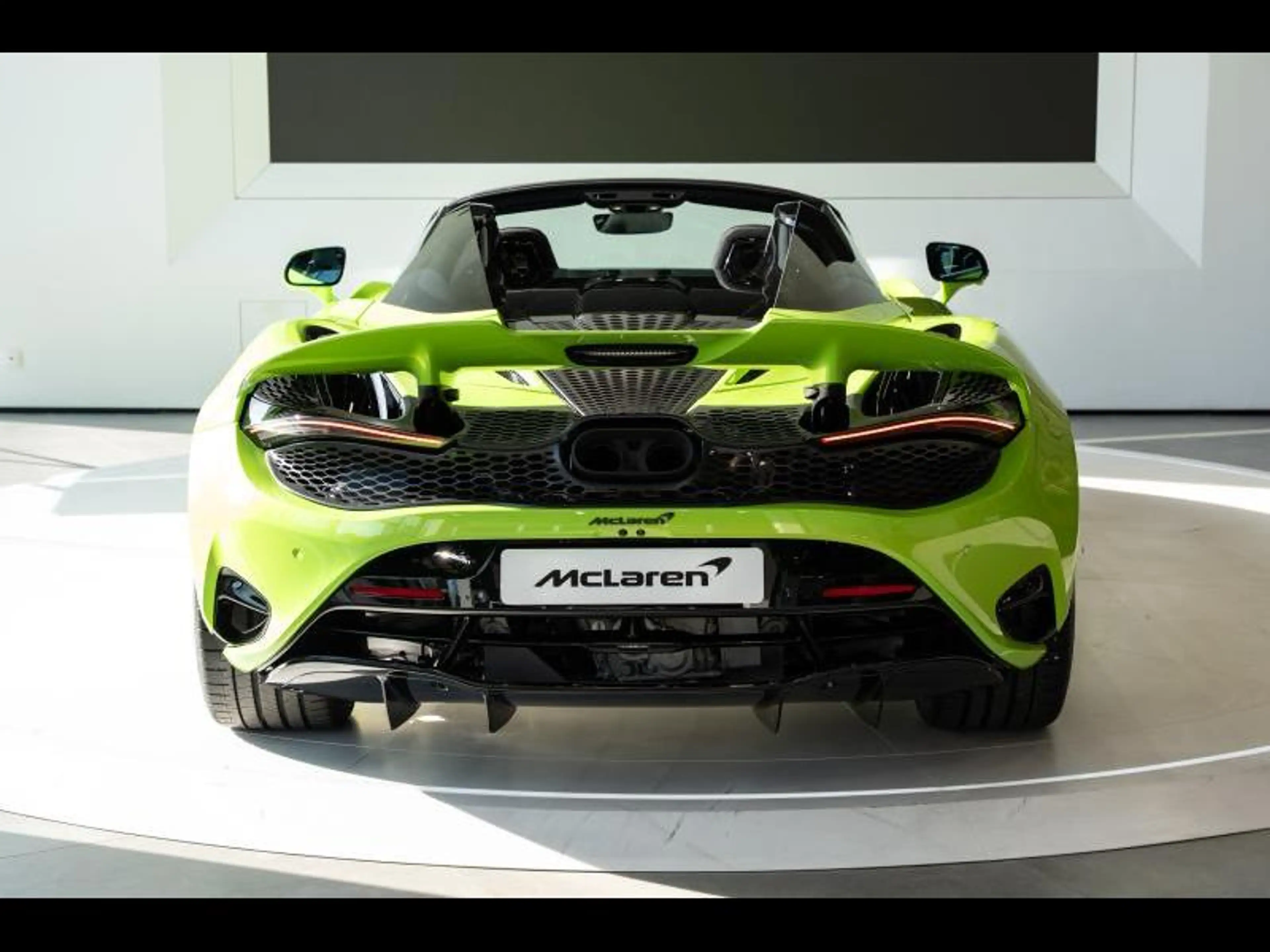 McLaren 750S Spider McLaren 750S Spider MSO Napier Green — photo 10