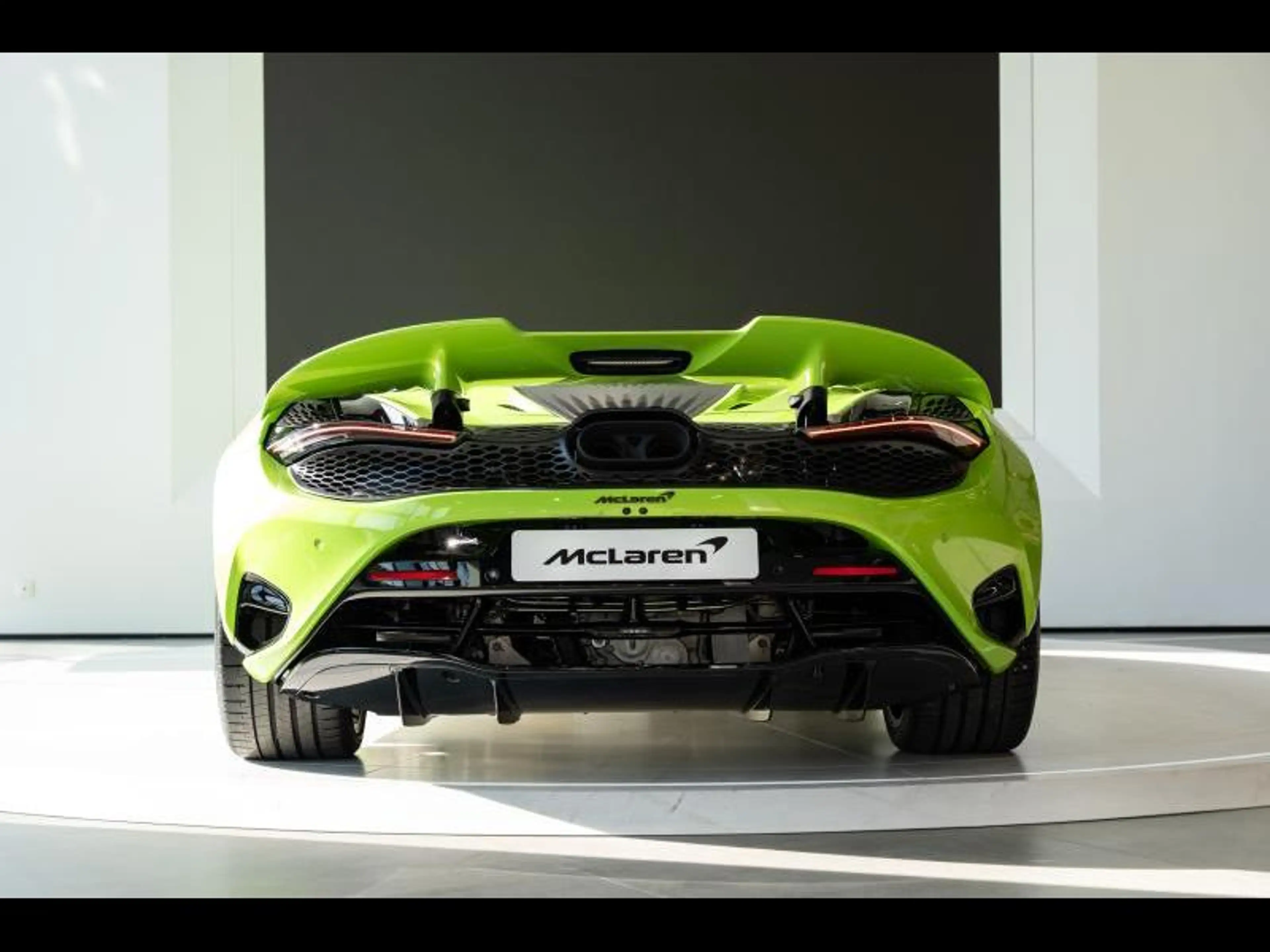 McLaren 750S Spider McLaren 750S Spider MSO Napier Green — photo 9