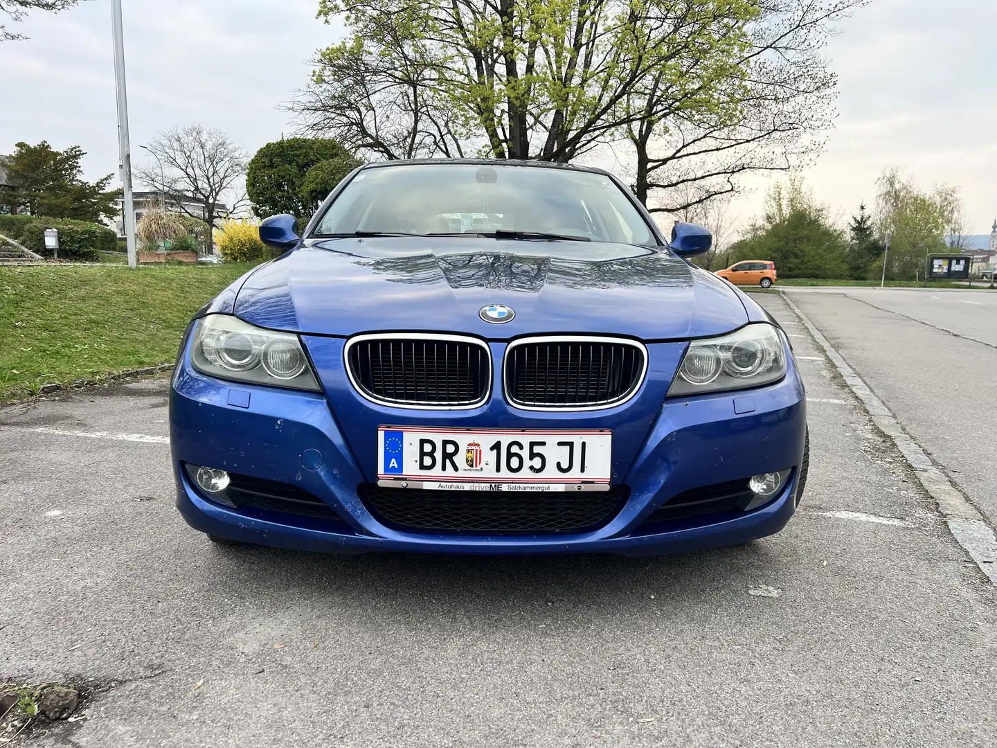 BMW 320 320d Touring - 1
