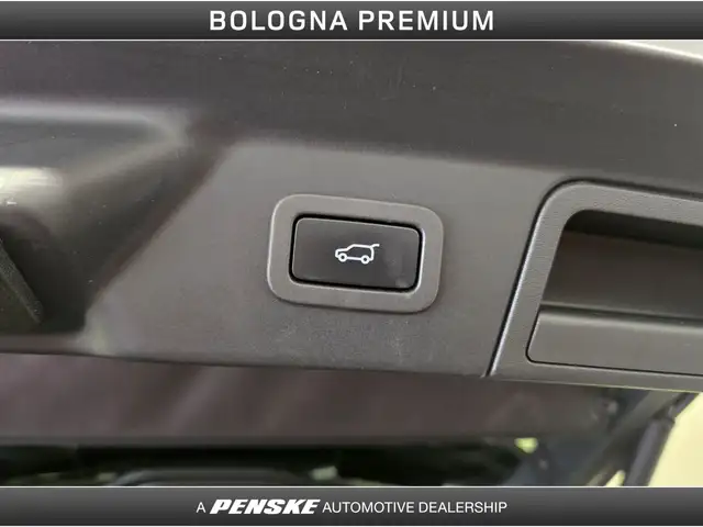 Land Rover Range Rover Velar view 11