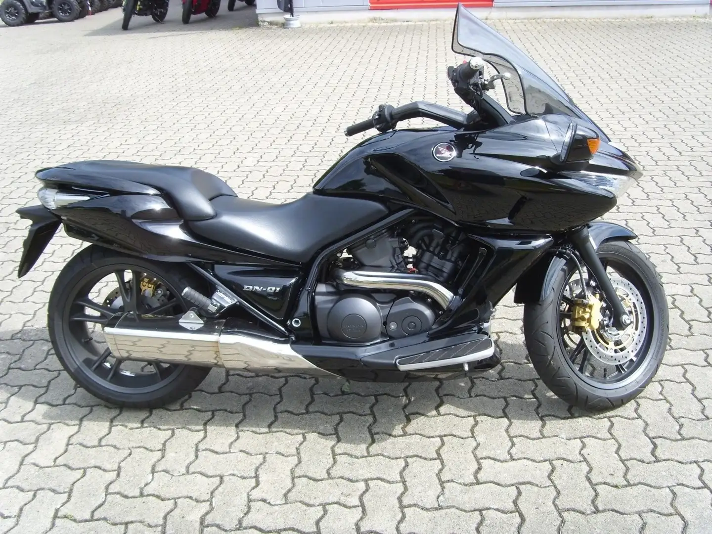 Honda DN-01 Zwart - 2