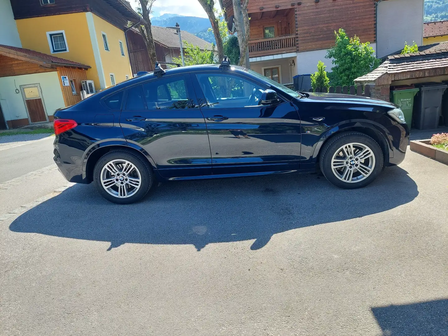 BMW X4 xDrive 20d Aut. Schwarz - 2
