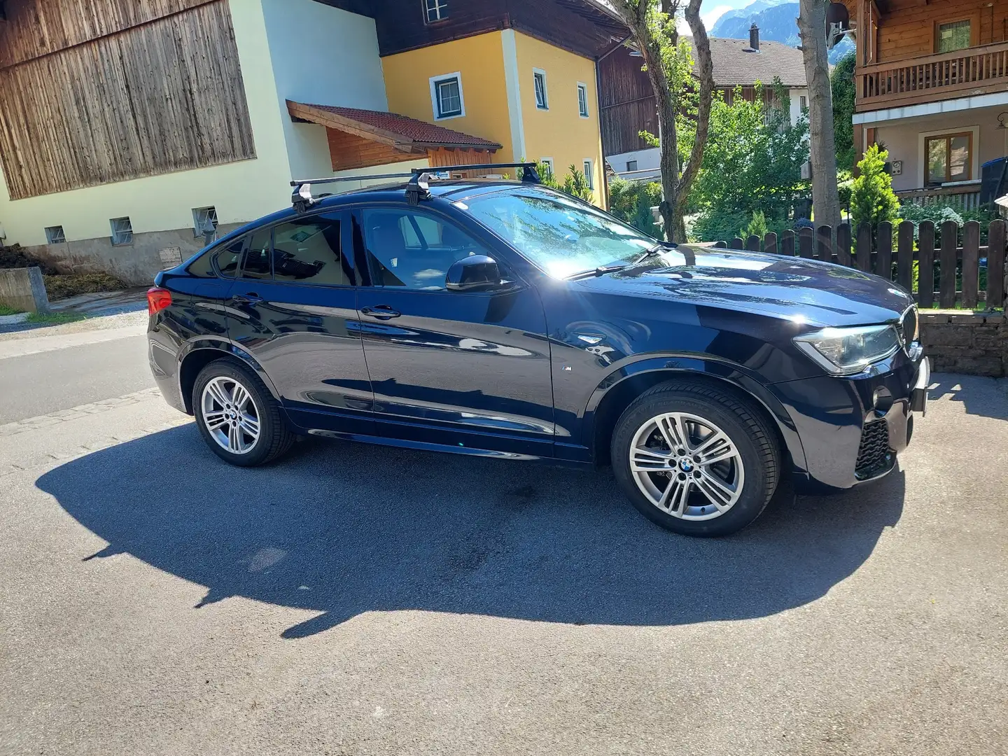 BMW X4 xDrive 20d Aut. Schwarz - 1