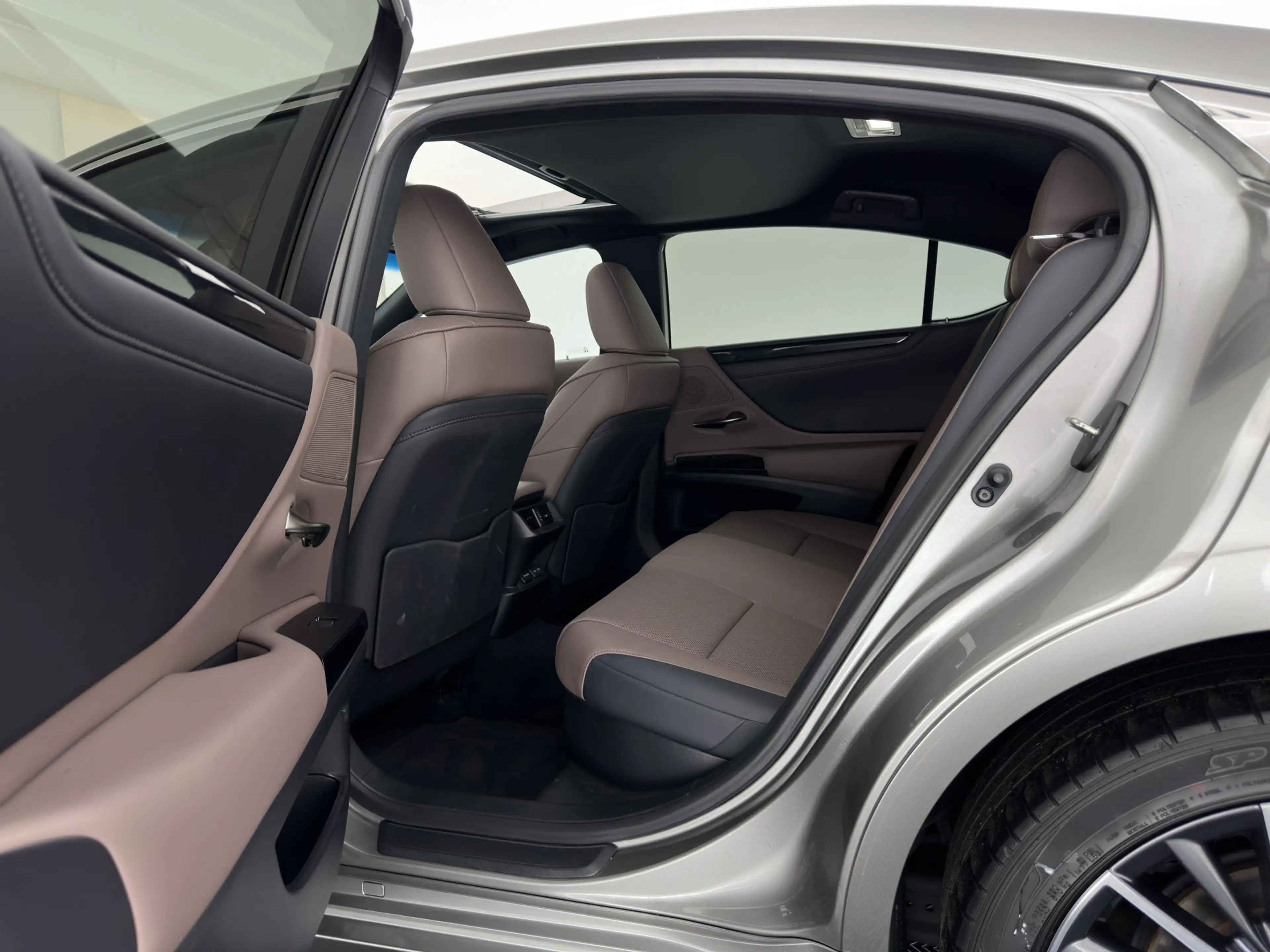 Lexus ES 300 300h Business Line (INCL-BTW) Aut. *PANO | LEATHER — photo 11
