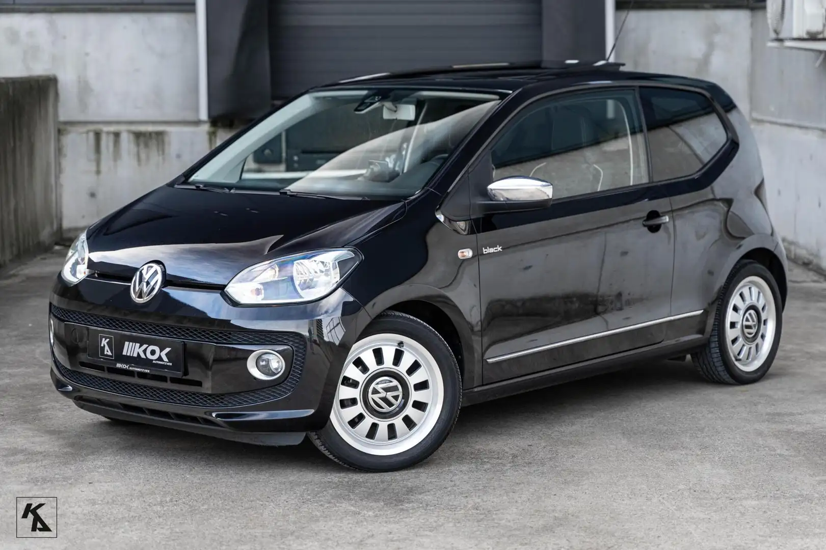 Volkswagen up! 1.0 2012 | Black 75PK | Pano-Leder | Luxe Zwart - 1