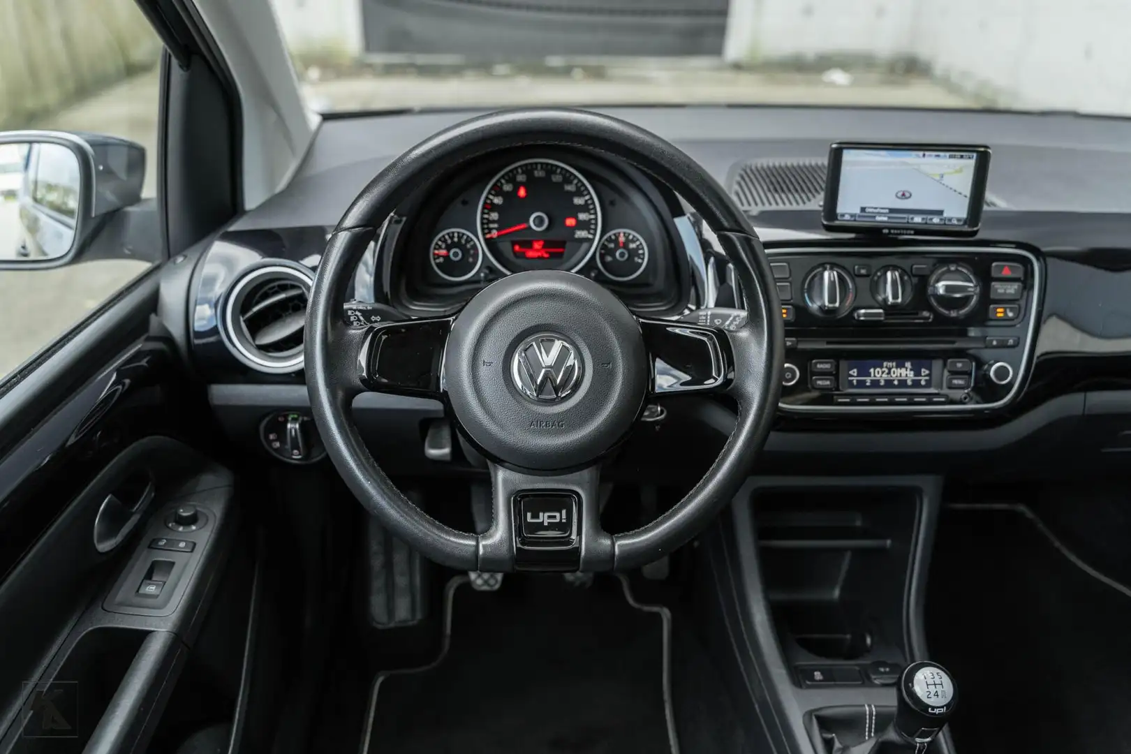 Volkswagen up! 1.0 2012 | Black 75PK | Pano-Leder | Luxe Zwart - 2