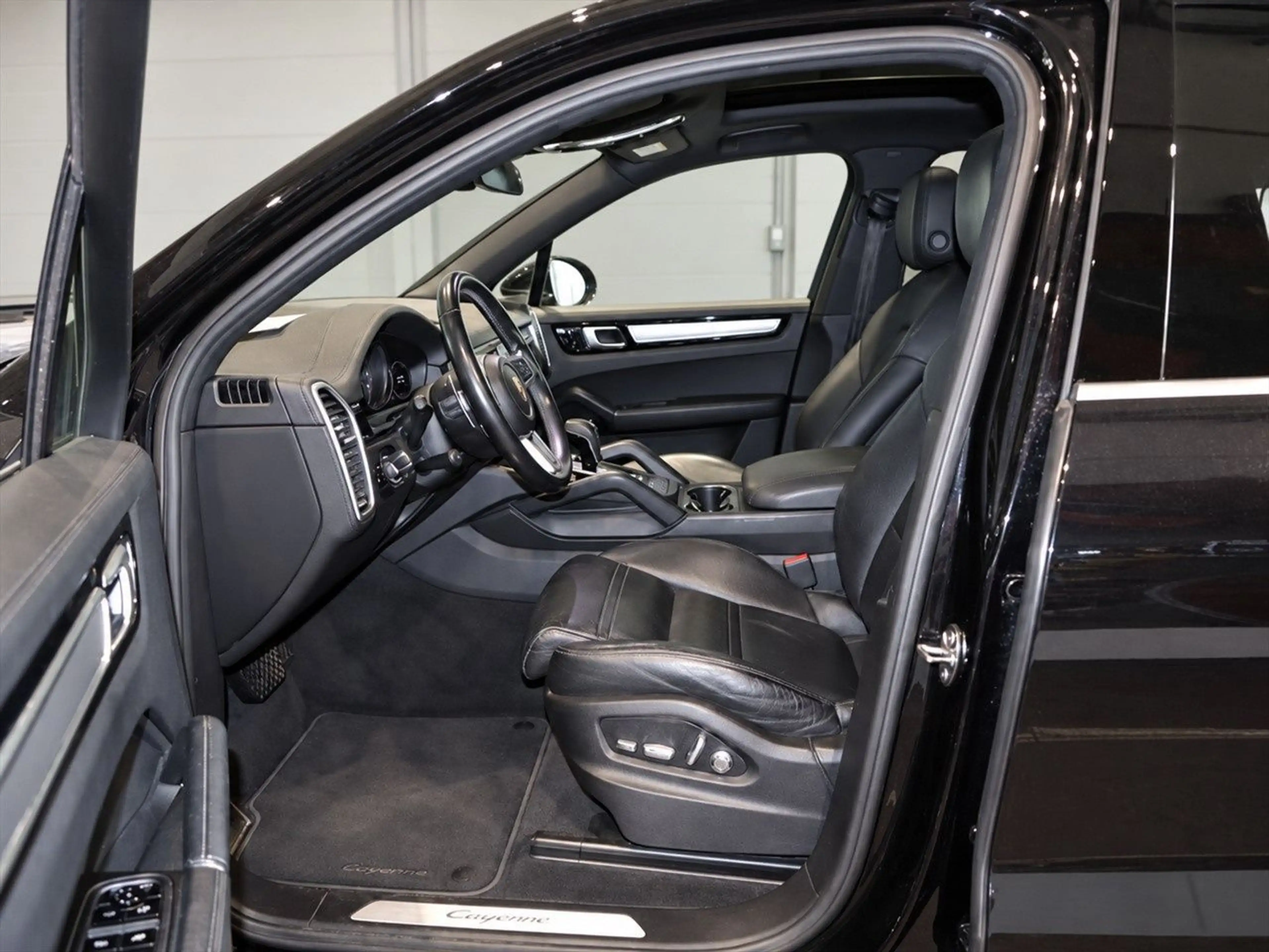 Porsche Cayenne 3.0 V6 Tiptronic Pano+Luft+Matrix+ACC — photo 7