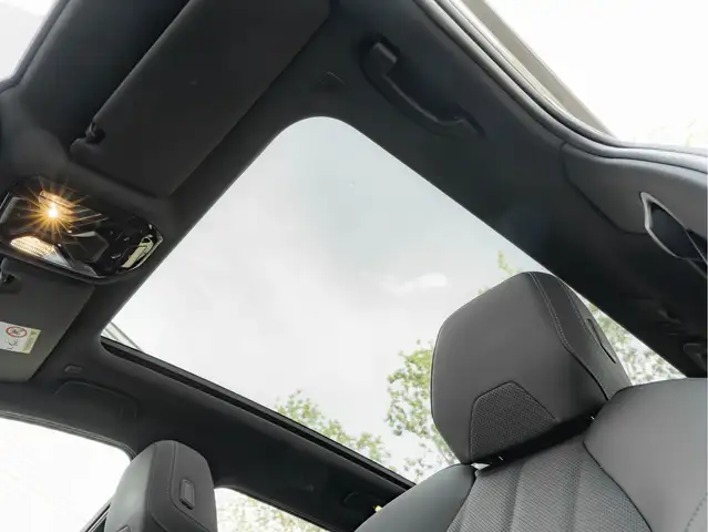 BMW 5 Series view 4