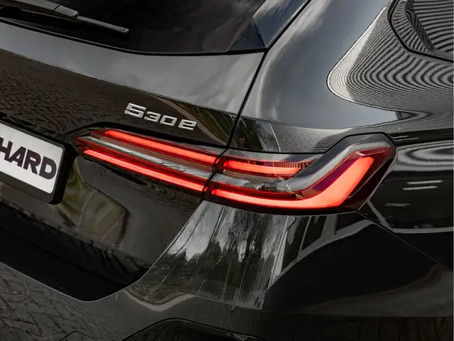 BMW 5 Series view 14