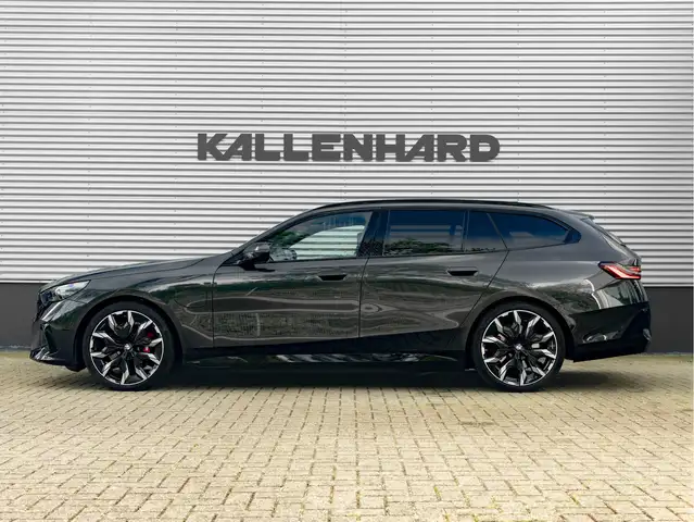 BMW 5 Series view 8