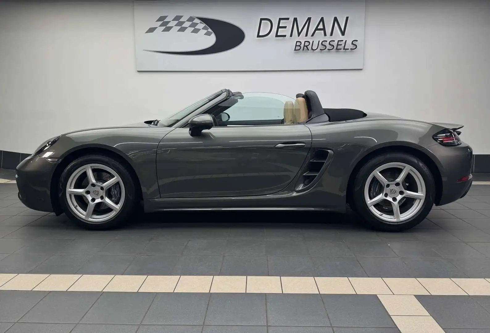Porsche 718 Boxster*Aventurine Green *Memory seat *Bose * Cam Vert - 2