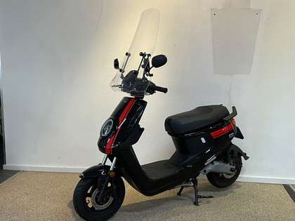 Niu Bromscooter M1+ NIEUWSTAAT, NW PRIJS 3.000,-