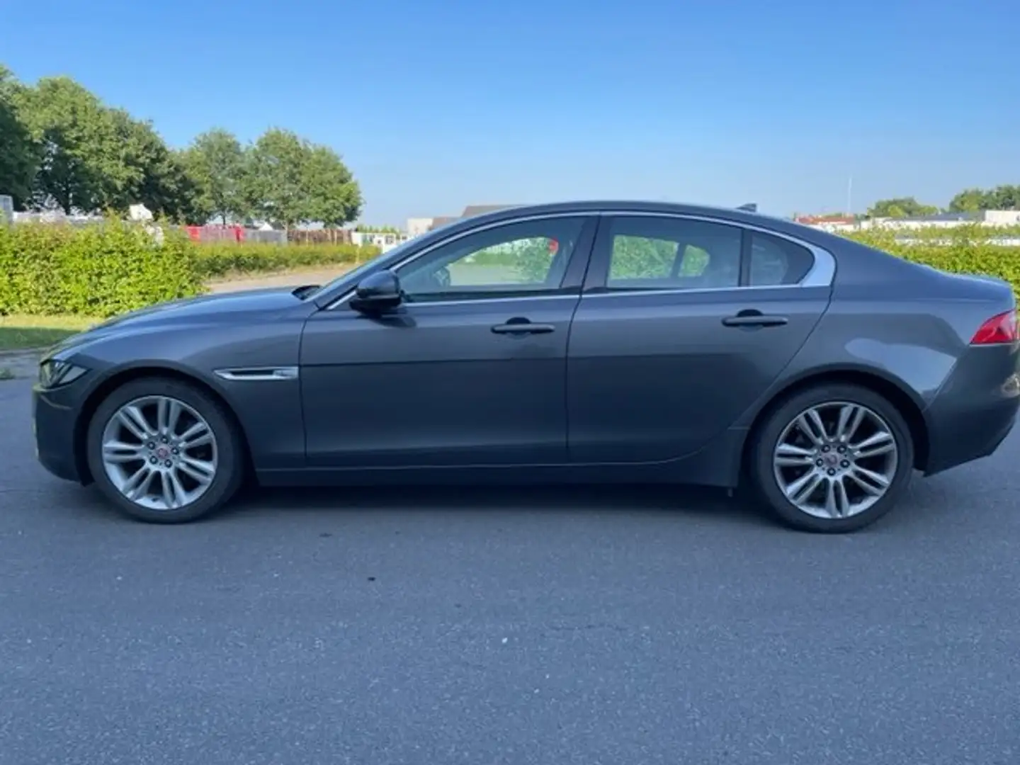 Jaguar XE 2.0 Diesel  MOTORSCHADEN/ ENGINE PROBLEM Grau - 2