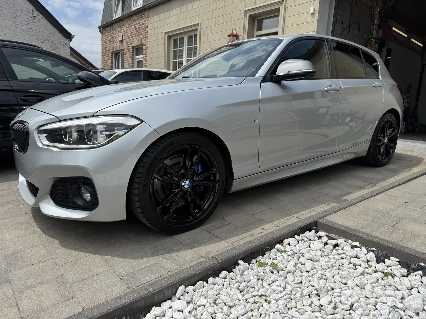 BMW 118 dA Pack M edition Gris - 2