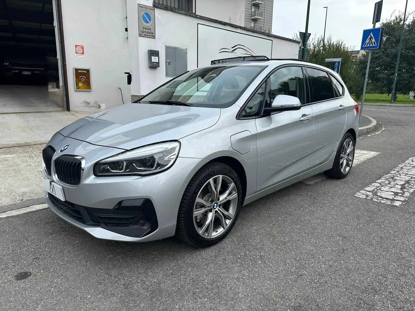 BMW 225 xe Active Tourer iPerformance Business - AUT/TETTO Stříbrná - 1