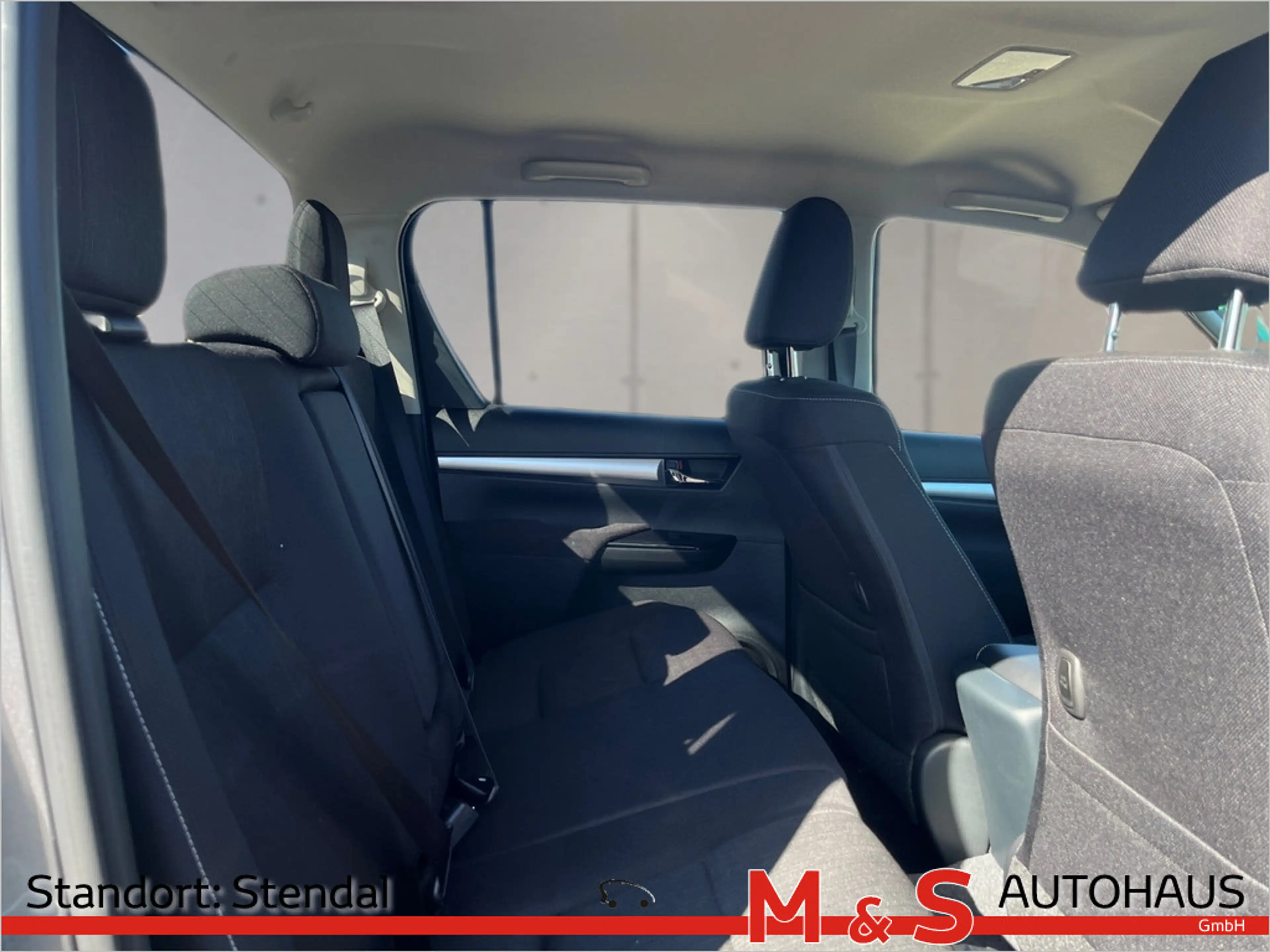 Toyota Hilux 2.8 Double Cab Comfort 4x4 KAMERA NAVI — photo 12
