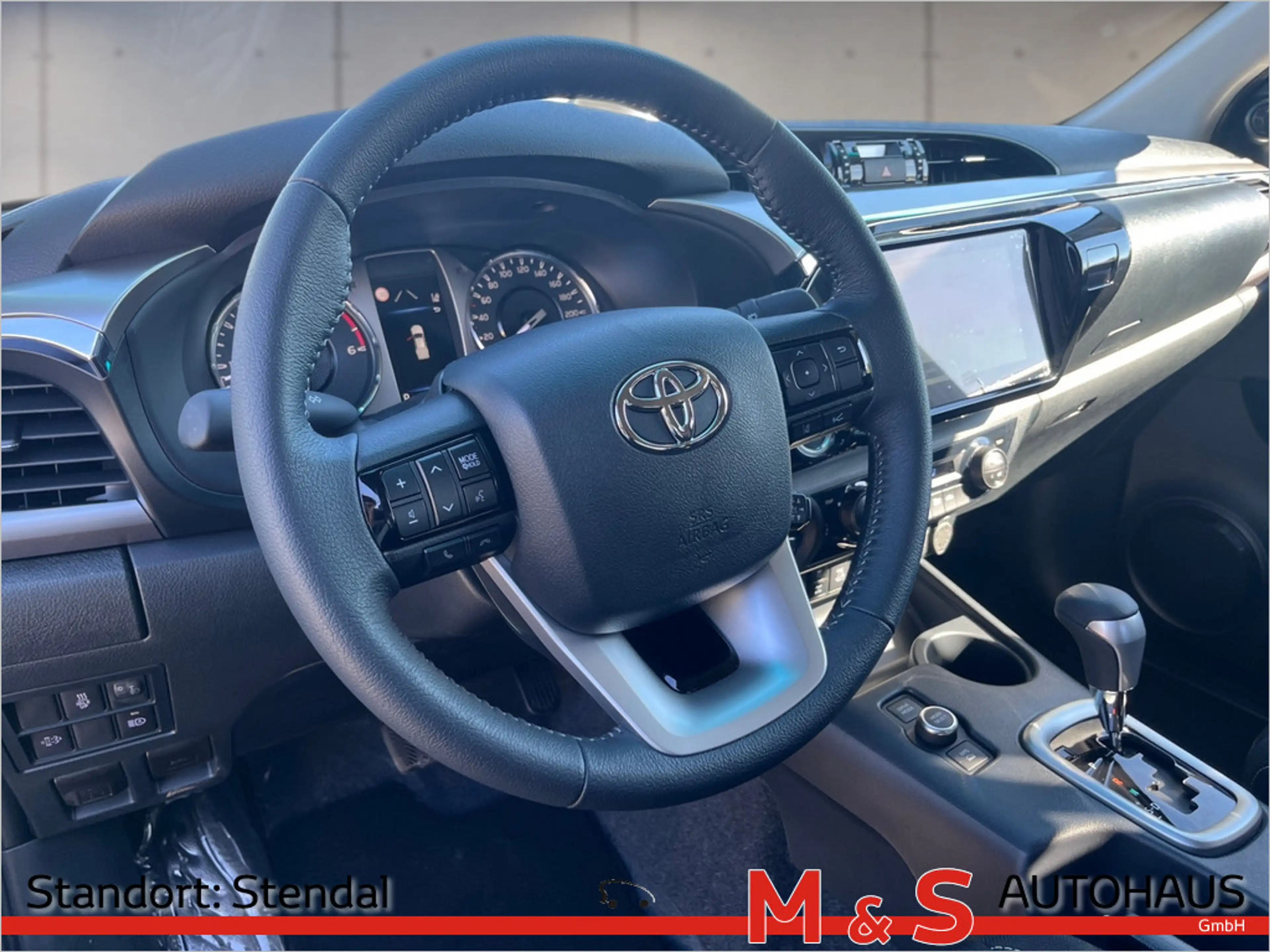 Toyota Hilux 2.8 Double Cab Comfort 4x4 KAMERA NAVI — photo 10