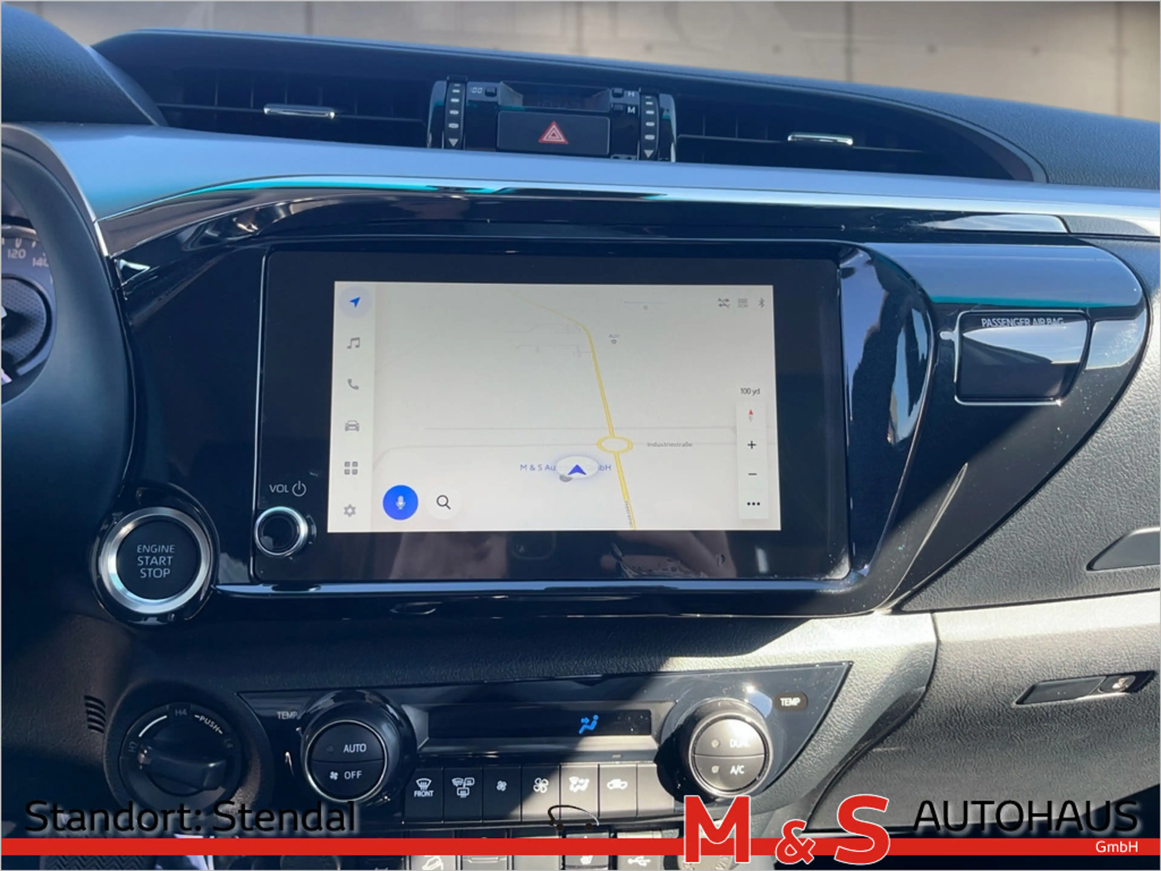 Toyota Hilux 2.8 Double Cab Comfort 4x4 KAMERA NAVI — photo 14
