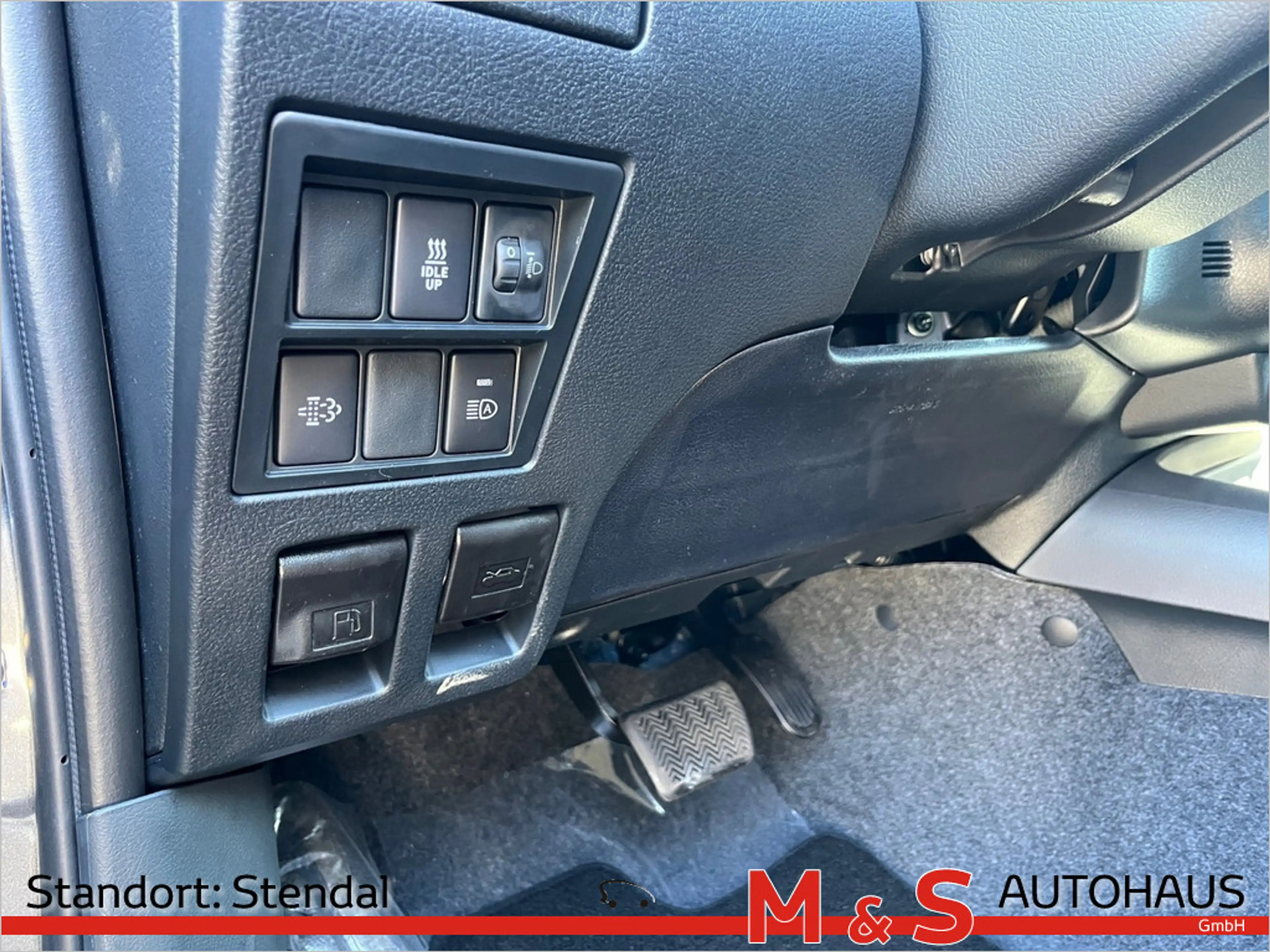 Toyota Hilux 2.8 Double Cab Comfort 4x4 KAMERA NAVI — photo 17