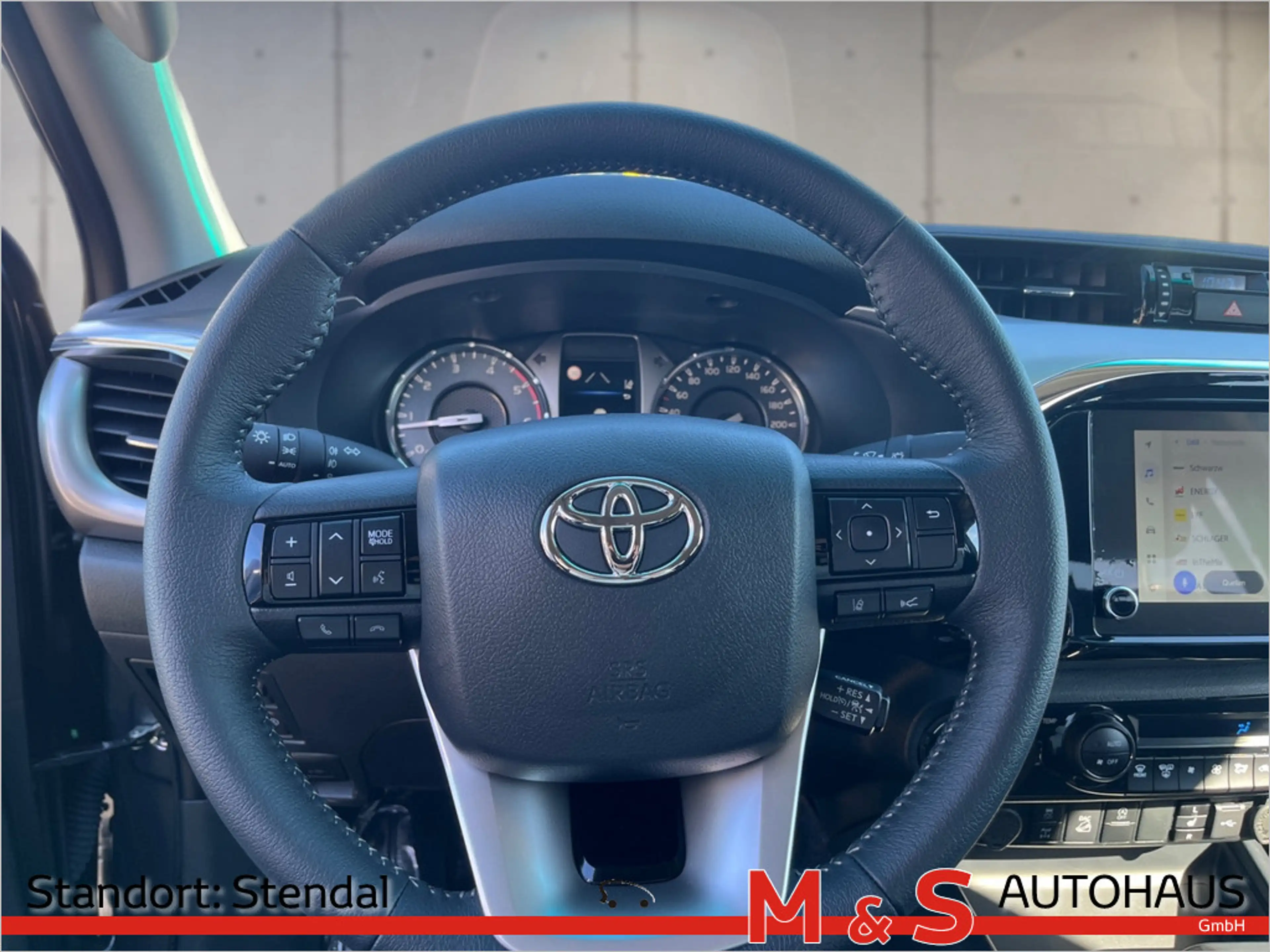 Toyota Hilux 2.8 Double Cab Comfort 4x4 KAMERA NAVI — photo 13