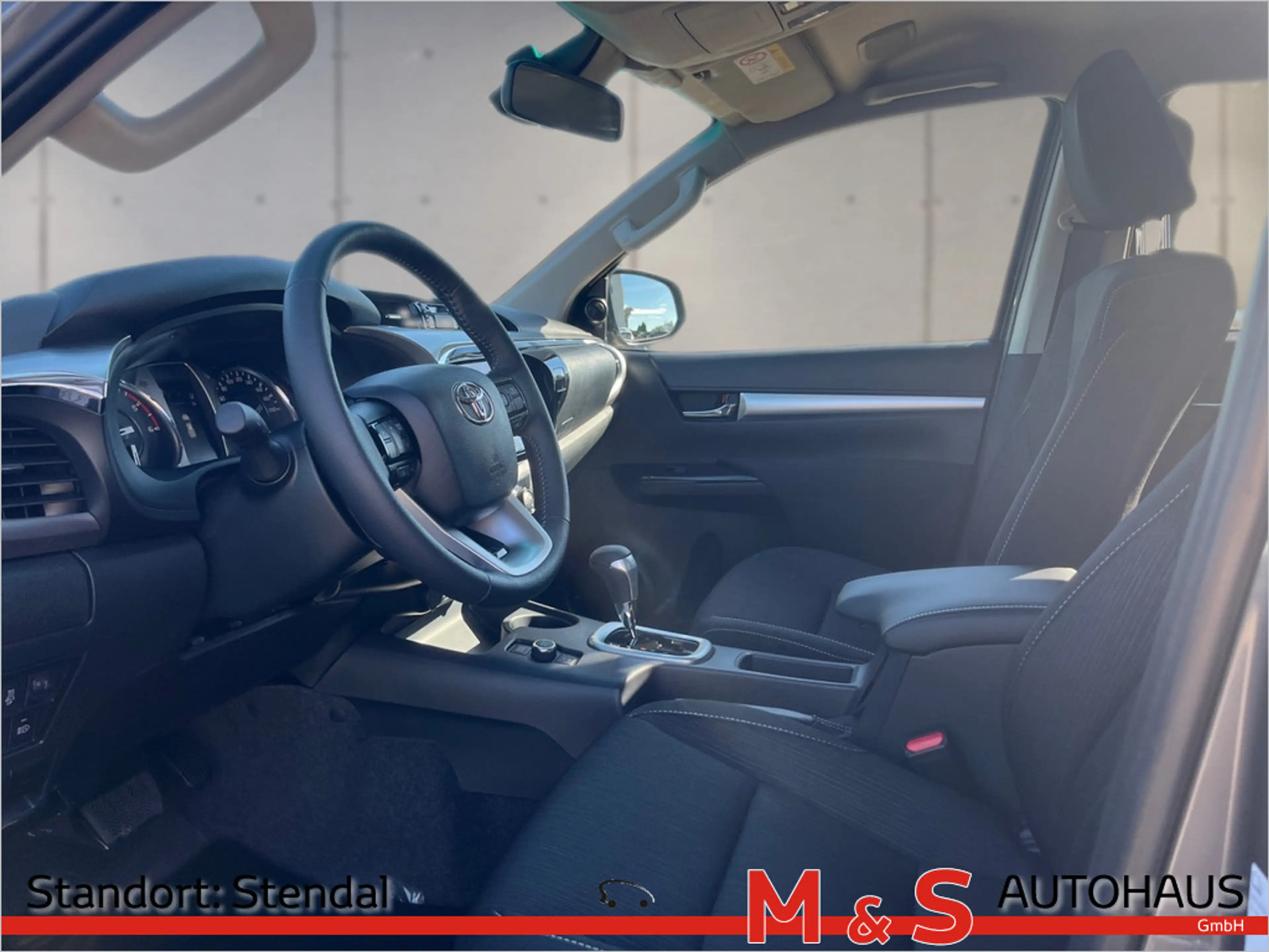 Toyota Hilux 2.8 Double Cab Comfort 4x4 KAMERA NAVI — photo 9