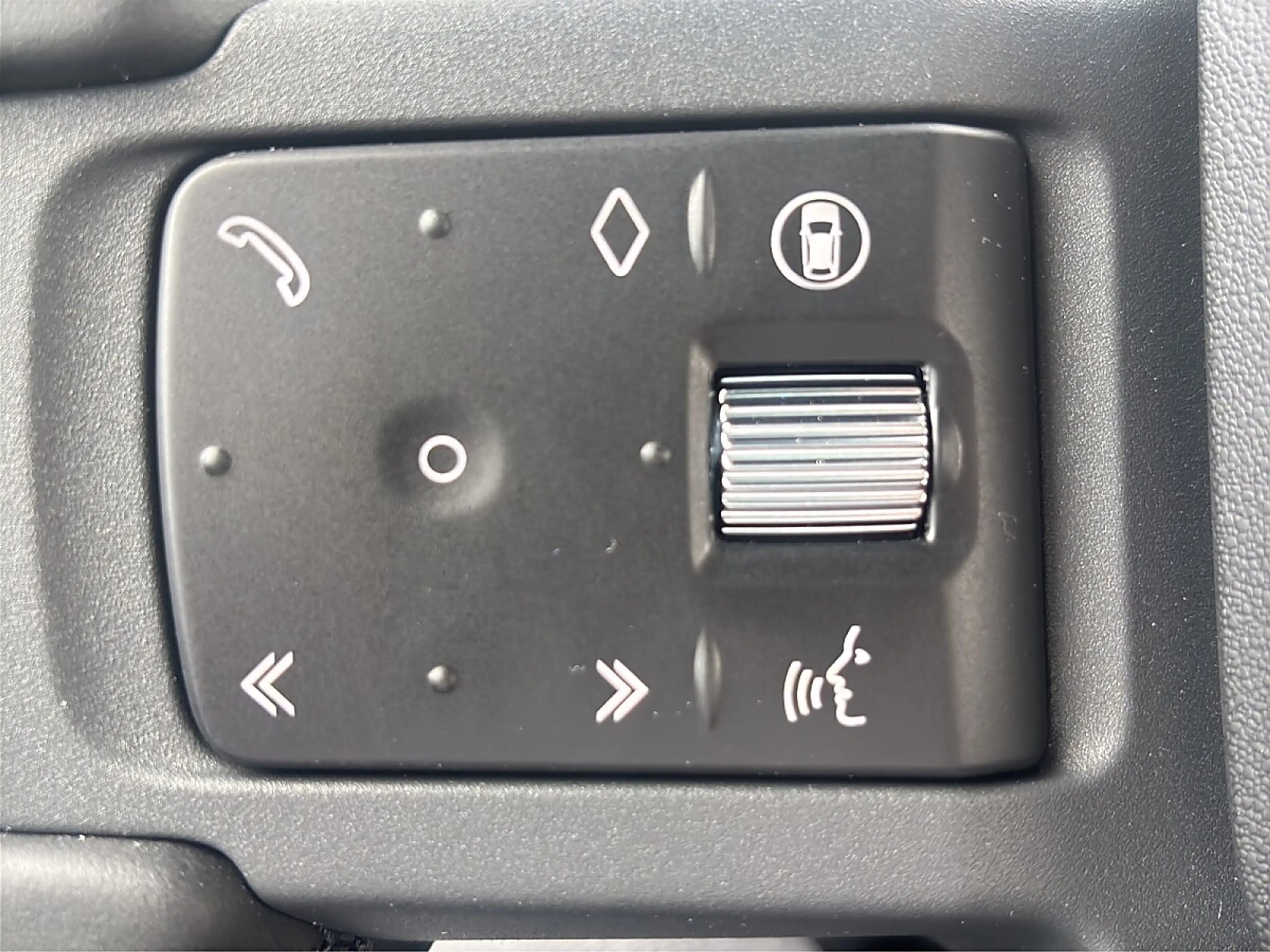 Land Rover Defender 110 P300e PHEV AWD X-Dynamic SE Aut. Momentum E... — photo 30