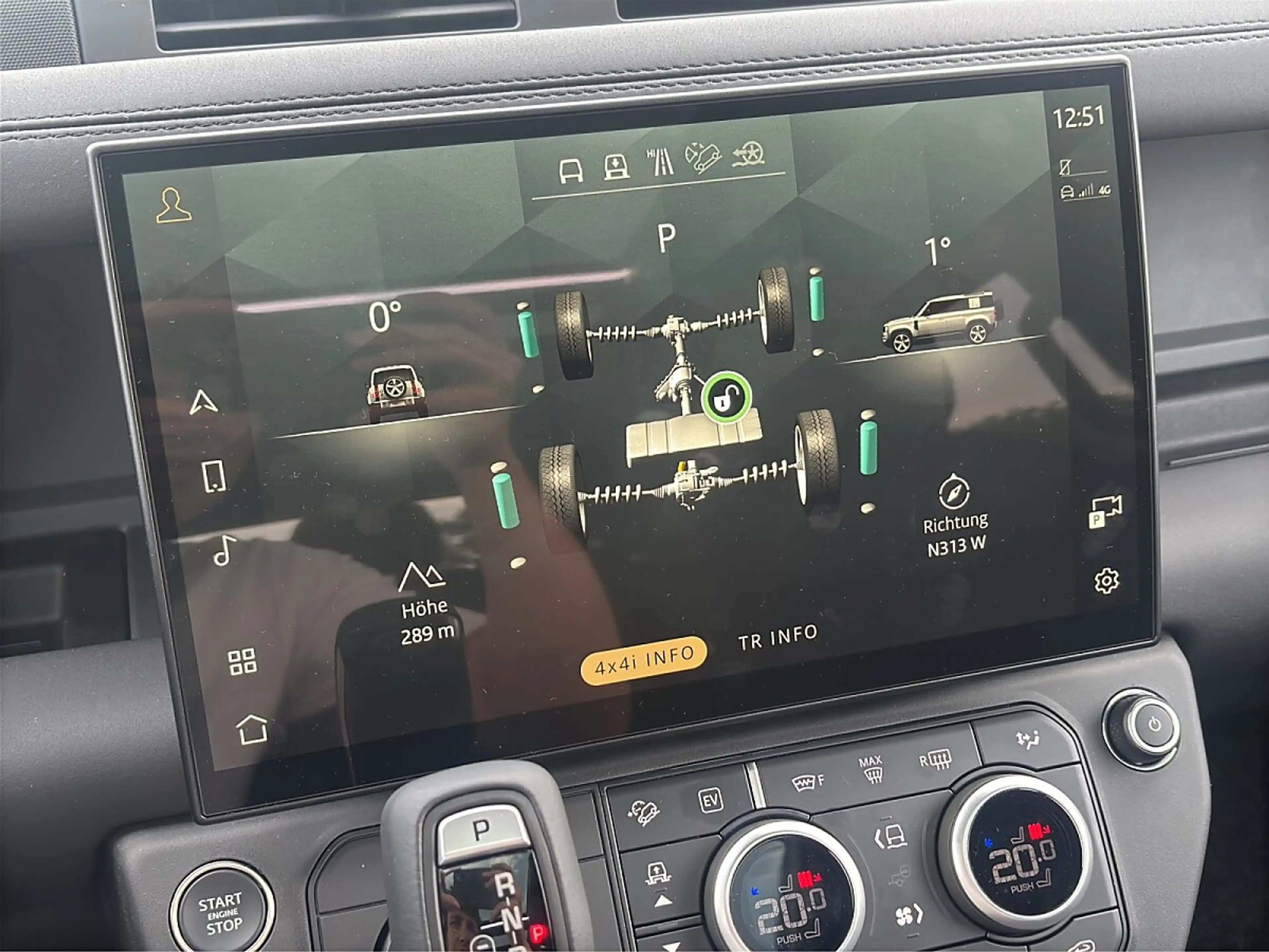 Land Rover Defender 110 P300e PHEV AWD X-Dynamic SE Aut. Momentum E... — photo 26