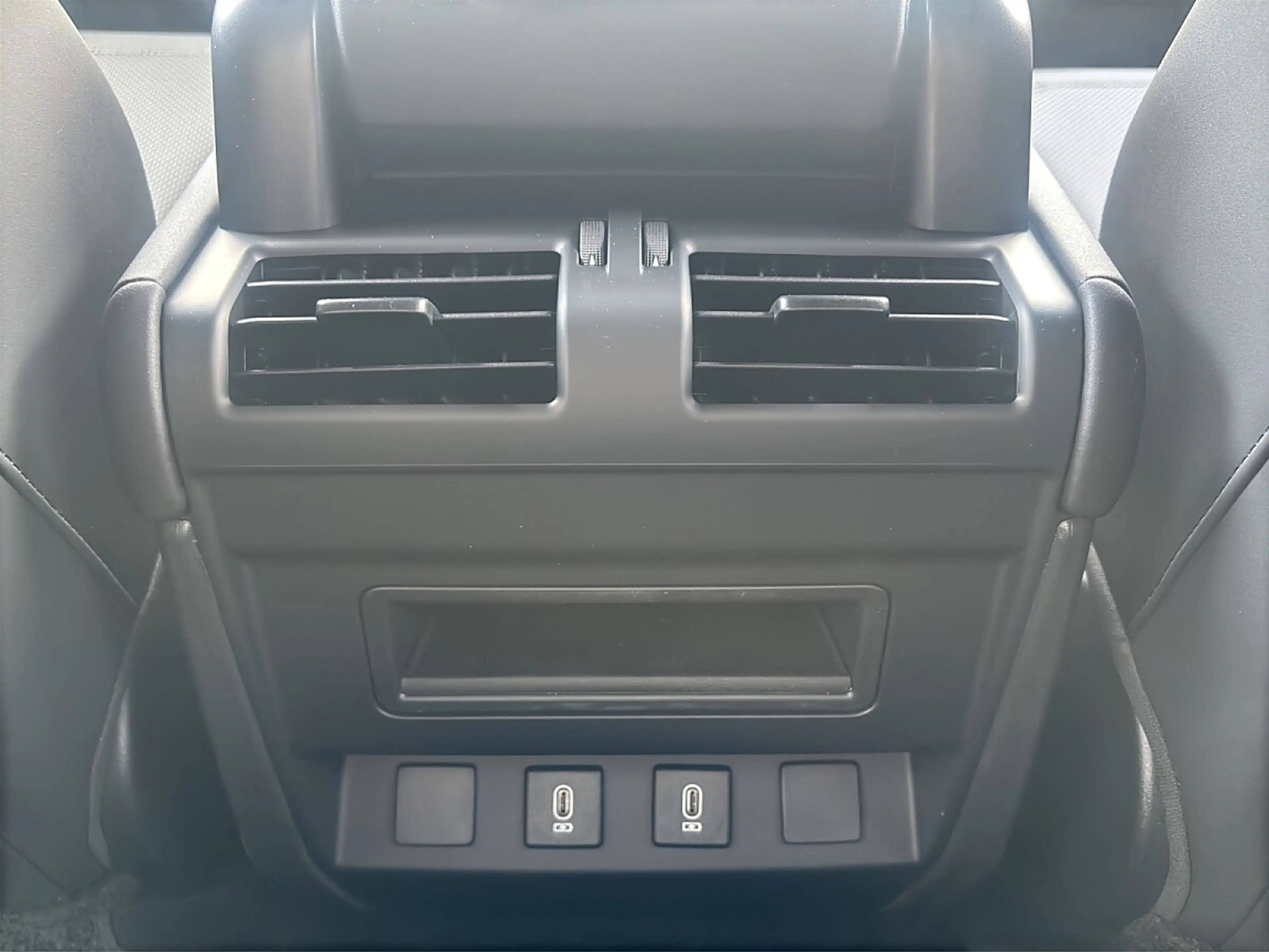 Land Rover Defender 110 P300e PHEV AWD X-Dynamic SE Aut. Momentum E... — photo 10