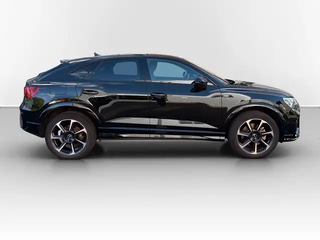 Audi Q3 view 5
