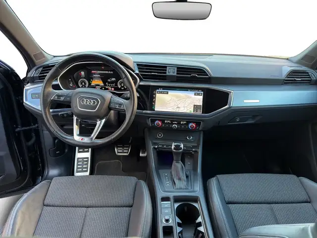 Audi Q3 view 21