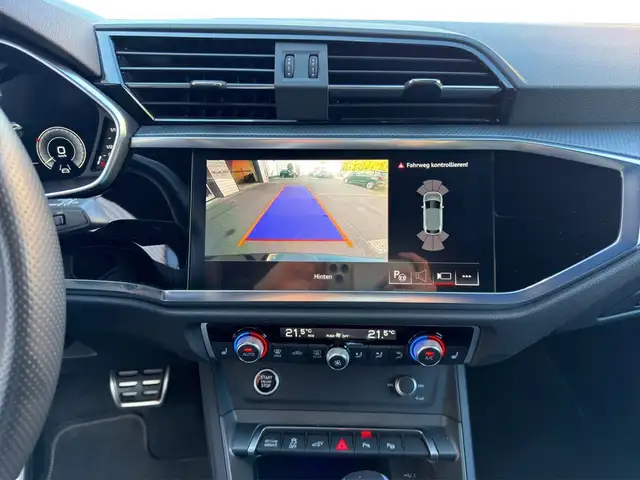 Audi Q3 view 19