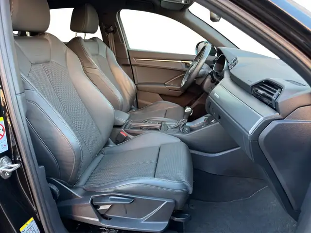Audi Q3 view 12