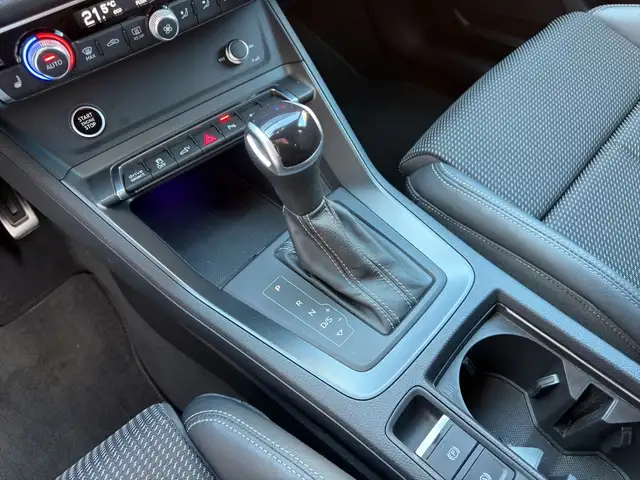 Audi Q3 view 20