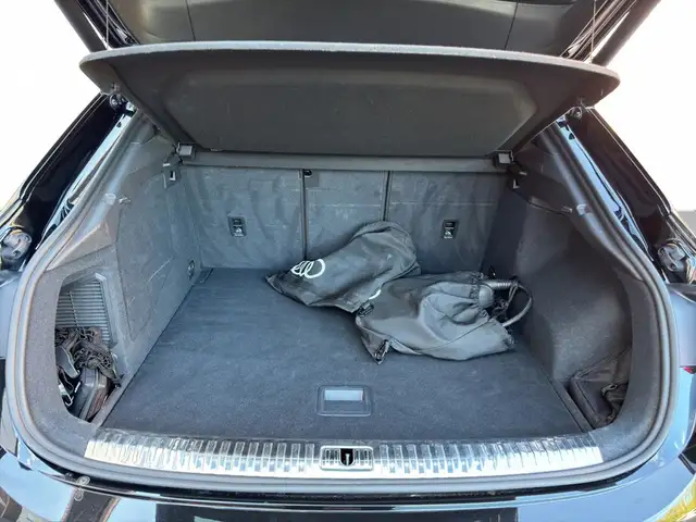 Audi Q3 view 11