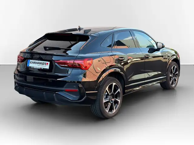Audi Q3 view 6