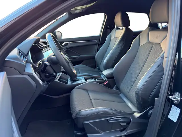 Audi Q3 view 14