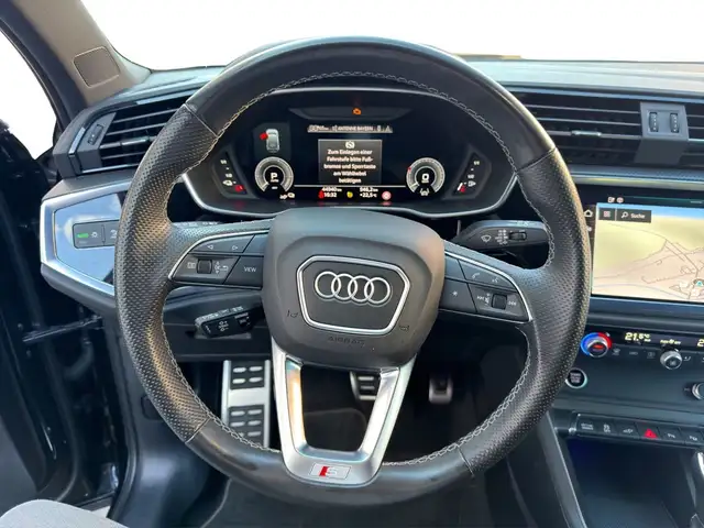 Audi Q3 view 16