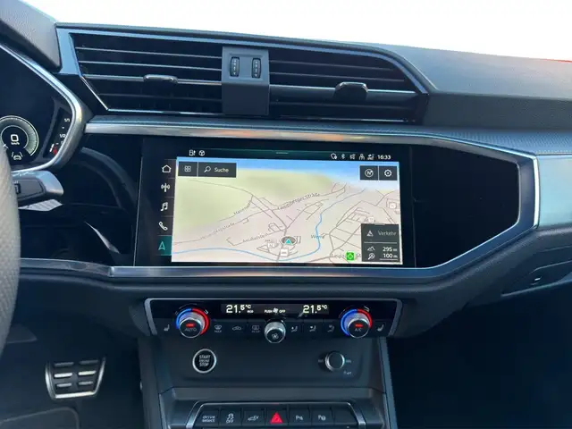Audi Q3 view 18