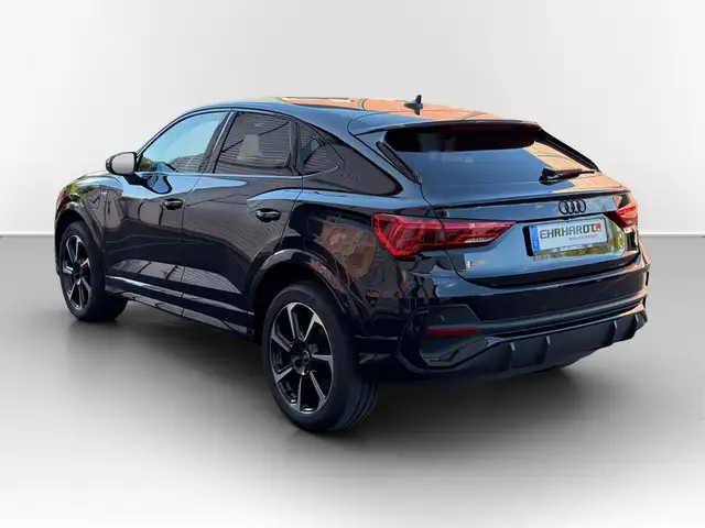 Audi Q3 view 9