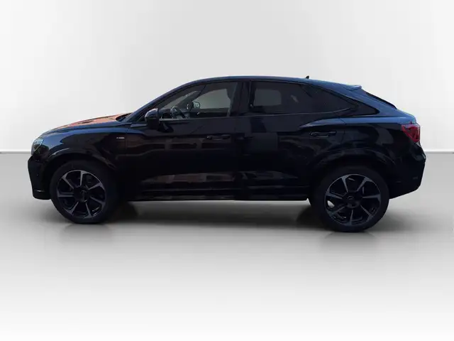Audi Q3 view 10