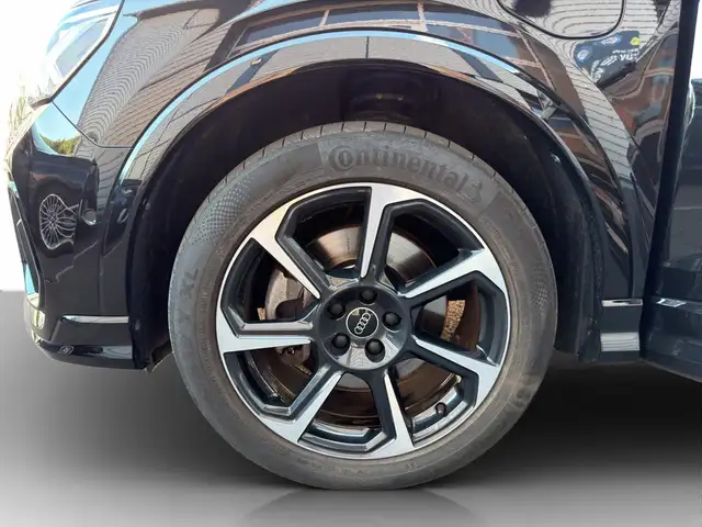 Audi Q3 view 23