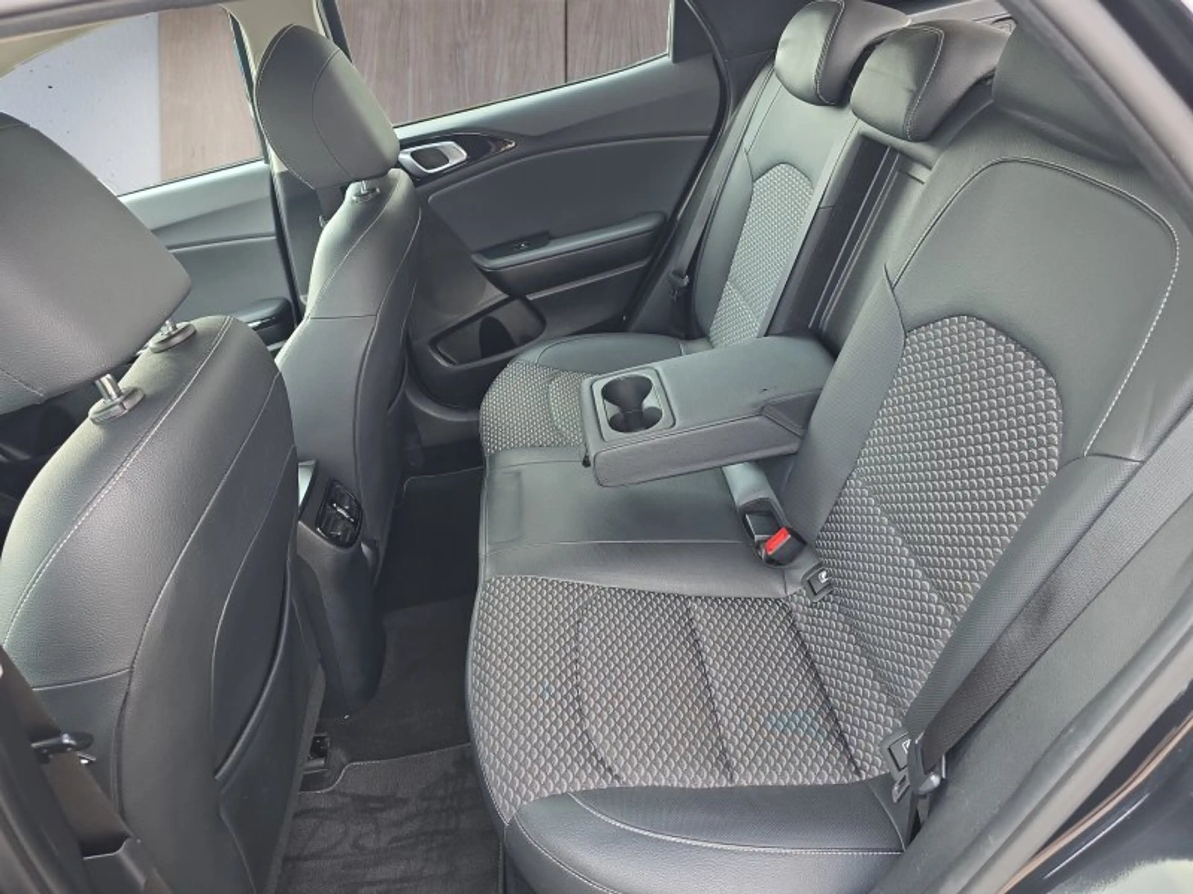 Kia XCeed 1.5 T-GDI DCT aAHK/8*Alu/Voll-LED/Navi/Winterp. — photo 13