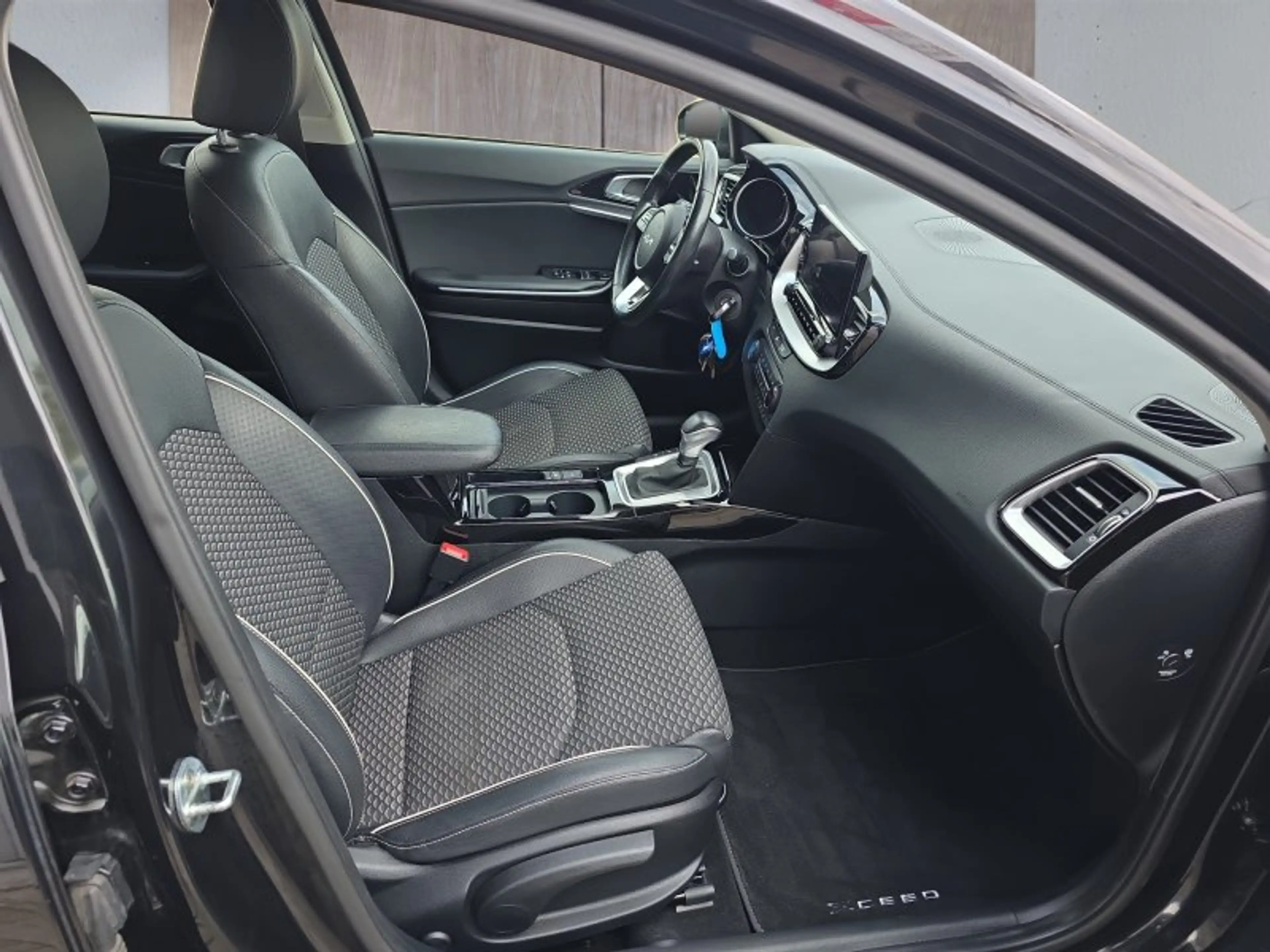 Kia XCeed 1.5 T-GDI DCT aAHK/8*Alu/Voll-LED/Navi/Winterp. — photo 15