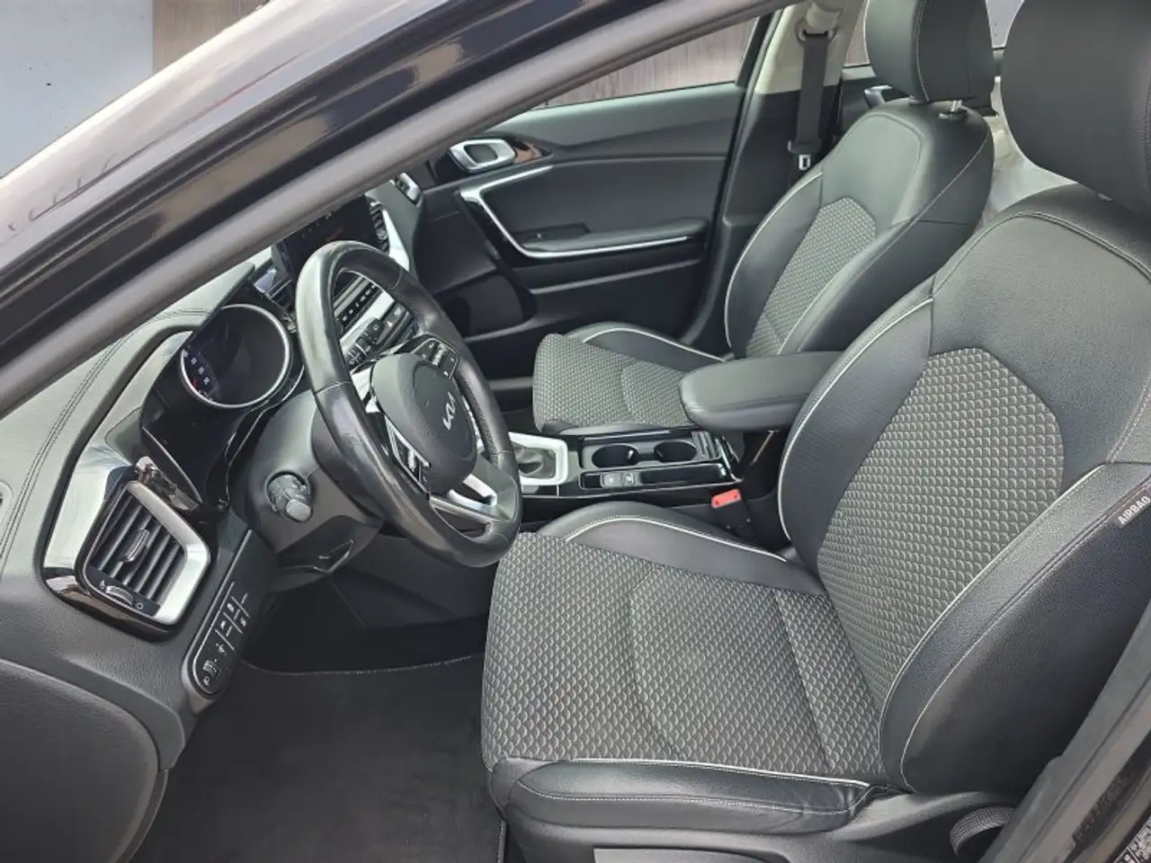 Kia X Ceed 1.5 T-GDI DCT aAHK/8*Alu/Voll-LED/Navi/Winterp., миниатюра 9