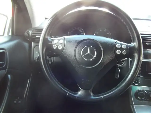 Mercedes-Benz C-Class view 11